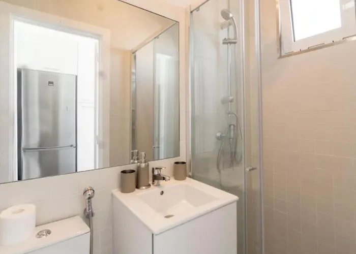 Graca With Terrace In ליסבון