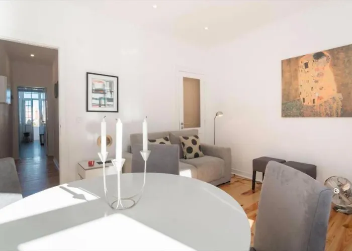 Graca With Terrace In Appartement