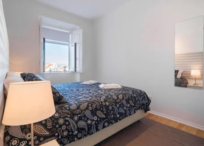 Graca With Terrace In 아파트 *